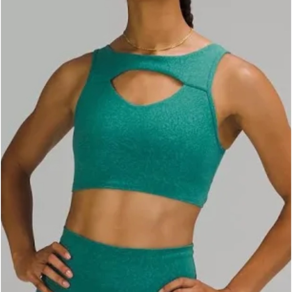 Lululemon Athletica. NWOT Everlux Cut out train bra. Never worn!